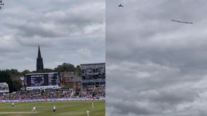 Ashes 2023: ఆసీస్‌ను తిట్టడానికి ఇంత ఖర్చు పెట్టాలా?.. ఏకంగా విమానం అద్దెకు తీసుకున్నాడుగా!