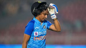 హర్మన్‌ప్రీత్‌పై ఐసీసీ కఠిన చర్యలు.. 2 మ్యాచ్‌లు నిషేధం!