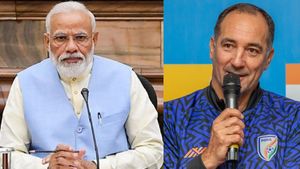 పీఎం సర్.. మా జట్టును ఆసియా గేమ్స్‌కు అనుమతించండి: భారత ఫుట్‌బాల్ కోచ్
