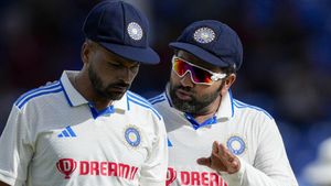 IND vs WI రెండో టెస్ట్‌నూ వదలని వరుణ్ బ్రో.. ఖాతా తెరిచిన ముఖేశ్ కుమార్ (వీడియో)