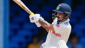 INDvsWI: వీడి కోసం భరత్‌కు ద్రోహమా?.. ఇషాన్ కిషన్‌పై మండిపడుతున్న ఫ్యాన్స్!