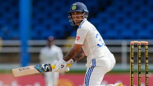 Ishan Kishan: పంత్ ను గుర్తుచేసిన ఇషాన్ కిషన్.. అతని బ్యాటుపై ఆ అక్షరాలు.. ఫ్యాన్స్ పట్టేశారుగా!