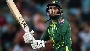 సూరీడు కన్నా బెటర్ అవుతా.. పాక్ 360 ప్లేయర్ షాకింగ్ కామెంట్స్!