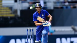 జట్టులో వేస్ట్ ప్లేయర్.. ఆటకు పనికిరాని ఆటగాడు.. గిల్‌ను ట్రోల్ చేస్తున్న ఫ్యాన్స్!