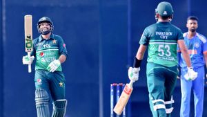 IND vs PAK: శతక్కొట్టిన తాయబ్ తాహిర్.. భారత్ ముందు భారీ లక్ష్యం