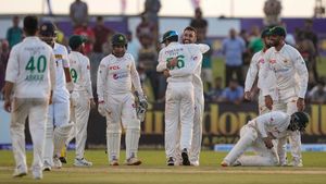 ఏడాది తర్వాత తొలి విజయం.. భారత్ సరసన చేరిన బాబర్ సేన!