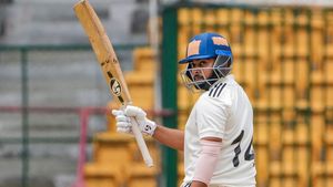 Duleep Trophy Final: చెలరేగిన పృథ్వీ షా.. చేతులెత్తేసిన సూరీడు!