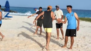 INDvsWI : విండీస్ బీచ్‌లో ద్రావిడ్‌ పెద్ద డిబేట్.. ఆసక్తికర ఘటన గురించి చెప్పిన అశ్విన్!