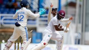 IND vs WI: అశ్విన్ స్నేక్‌బాల్.. బిత్తరపోయిన బ్రాత్‌వైట్ (వీడియో)