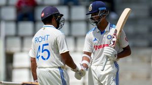 WIvsIND : రోహిత్ సెంచరీ.. ఎక్కడా ఆగని జైస్వాల్.. భారీ స్కోరు దిశగా దూసుకెళ్తున్న టీమిండియా!