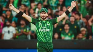 INDvsPAK: ఆ పాక్ పేసర్‌తో టీమిండియాకు తిప్పలు తప్పేలా లేవుగా..!