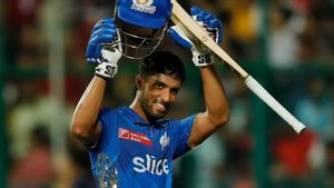 ముంబై ఇండియన్స్‌ పెట్టిన భిక్ష.. తిలక్ వర్మ భావోద్వేగం!