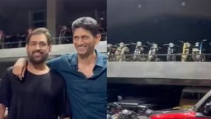 బాప్‌రే.. ఇదేం పిచ్చయ్యా నీకు? ధోనీ బైక్ కలెక్షన్‌కు బిత్తరపోయిన మాజీ పేసర్ (వీడియో)