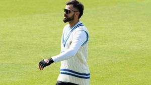 IND vs WI: అయ్య, కొడుకులతో ఆడిన ఆటగాడిగా కోహ్లీ అరుదైన ఘనత!