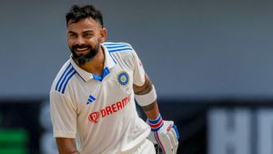Virat Kohli: గిల్ స్టైల్‌లో సెంచరీ సెలబ్రేట్ చేసుకున్న కోహ్లీ.. సూపర్ అంటున్న ఫ్యాన్స్!