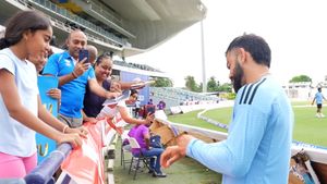 Virat Kohli: ఫ్యాన్‌ను మంచితనంతో ఏడిపించేసిన కోహ్లీ.. చిన్నారి కళ్లలో ఆనందం చూసి హ్యాపీ!