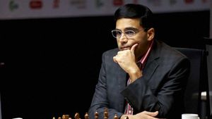 చెస్‌లో సంచలనం.. 17 ఏళ్ల కుర్రాడి చేతిలో ఓడిపోయిన విశ్వనాథన్ ఆనంద్..!