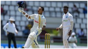 Yashasvi Jaiswal సెంచరీ చేసి ఇంటికి కాల్ చేసిన జైస్వాల్.. కన్నీళ్లతో తండ్రిని అడిగిన ప్రశ్న ఇదే!