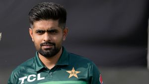 చెత్త రికార్డు సాధించిన బాబర్ ఆజమ్.. మాజీ లెజెండ్ రికార్డు సమం!