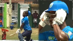 CPL2023: డివిలియర్స్‌లా ఆడబోతే.. బంతి తగిలి హెల్మెట్ ఊడిపోయింది!