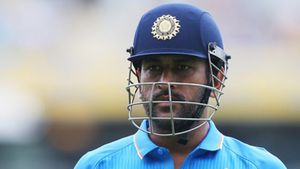 ధోనీ హెల్మెట్‌పై భారత జెండా ఉండదు? ఎందుకో తెలుసా?