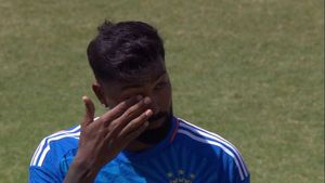 IND vs WI తొలి టీ20.. కంటతడి పెట్టిన హార్దిక్ పాండ్యా(వీడియో)