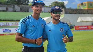 INDvsWI: కిషన్‌ ఫామ్‌లో లేడు.. తన ప్లేస్‌లో జైస్వాల్‌ను ఆడిస్తే బెటర్ అంటున్న మాజీ లెజెండ్!