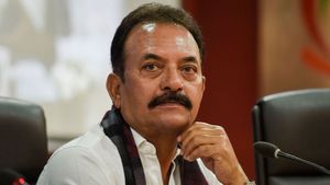 Asia Cup 2023: వాళ్లిద్దర్నీ ఎలా సెలెక్ట్ చేశారు?.. నిలదీసిన వరల్డ్ కప్ హీరో!