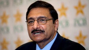 పాక్ క్రికెట్ బోర్డుకు మళ్లీ తిప్పలు.. జాకా అష్రాఫ్ పదవికి గండం!