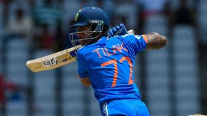 అరంగేట్రంలోనే అదరగొట్టిన తెలుగోడు.. తొలి 3 బంతుల్లో 2 సిక్స్‌లు!(వీడియో)