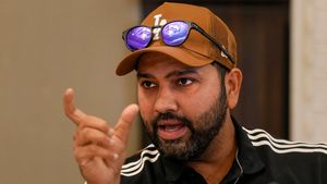 Rohit Sharma : రోహిత్, కోహ్లీ బౌలింగ్ చేస్తారు.. జోకులు పేల్చిన కెప్టెన్!