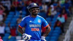 Sanju Samson: ఇలాగైతే టీంలో ఉండవంటూ.. సంజూకు మాజీ దిగ్గజం వార్నింగ్..!