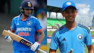 INDvsWI: గిల్, జైస్వాల్ అట్టర్ ఫ్లాప్.. ఓపెనర్లు ఇలాగేనా ఆడేది?