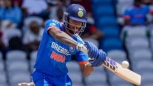 IND vs WI:టీమిండియా అదే తడబాటు.. హాఫ్ సెంచరీతో ఆదుకున్న తెలుగోడు!