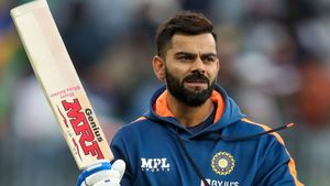 Virat Kohli : వెల కట్టలేని అభిమానం.. కోహ్లీకి గిఫ్ట్‌గా వజ్రాల బ్యాటు..!