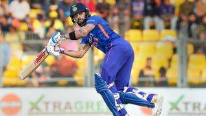 డియర్ బౌలర్స్.. విరాట్ కోహ్లీని గెలుకొద్దు: దిగ్గజ పేసర్