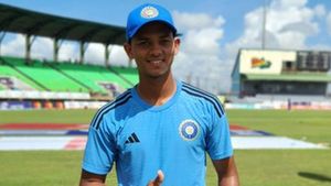 INDvsWI: జైస్వాల్ అరంగేట్రం.. కఠిన నిర్ణయాలు తీసుకున్న టీమిండియా!