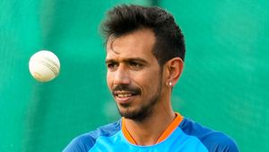 INDvsWI : తన ఫస్ట్ ఓవర్లోనే రెండు వికెట్లు తీసిన చాహల్.. ఫ్యాన్స్ ఫుల్ హ్యాపీ!