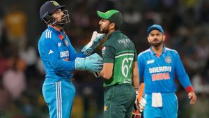 IND vs PAK: రక్తం చిందించిన పాకిస్థాన్ బ్యాటర్! (వీడియో)