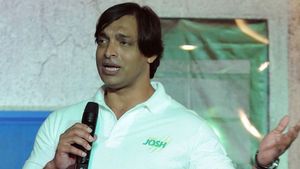 షాహిన్ అఫ్రిది‌ని చూసి రోహిత్ శర్మ వణికిపోతున్నాడు: షోయబ్ అక్తర్