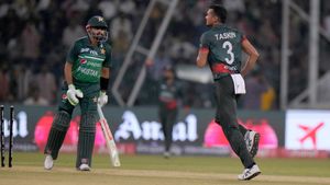 PAK vs BAN: ఓరి ఆజాము! పసికూనలపైనేనా..రా నీ ప్రతాపం!