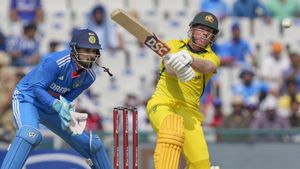 INDvsAUS: మావాడు వరల్డ్ కప్‌కు రెడీ.. వార్నర్‌ హాఫ్ సెంచరీపై ఫ్యాన్స్ హ్యాపీ!