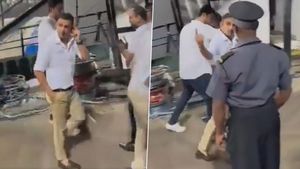 IND vs NEP: కోహ్లీ ఫ్యాన్స్‌కు మిడిల్ ఫింగర్ చూపించిన గంభీర్(వీడియో)