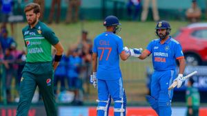 INDvsPAK: భారత్, పాక్ మ్యాచ్ ఎఫెక్ట్.. విమానం ఎక్కాలంటే జేబుకు చిల్లు పడాల్సిందే!