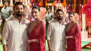 అంబానీ ఇంటికి క్యూ కట్టిన క్రికెట్ స్టార్లు.. వినాయక చవితి వేడుకల్లో మెరిసిన క్రికెటర్లు!