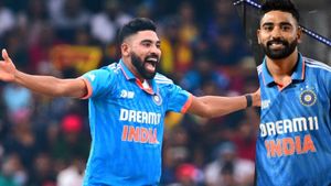 Asia Cup 2023: సిరాజ్ గొప్ప మనస్సు.. గ్రౌండ్స్‌మెన్‌కు క్యాష్ ప్రైజ్!