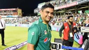 క్రికెటర్ కాదు టెర్రరిస్ట్.. ఎంపీని చంపితే భారీ నజరానా.. ఆఫర్ ఇచ్చిన పాక్ మాజీ క్రికెటర్!