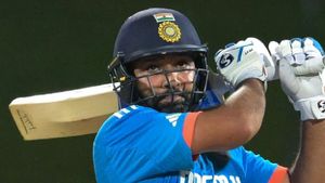 India vs Pakistan: అలా ఆడేస్తున్నావ్ ఏంట్రా బాబు!.. ఇక దీనిపై ఫోకస్ పెట్టు రోహిత్!