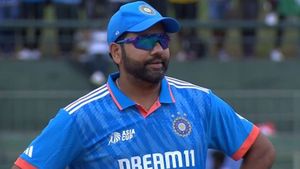 INDvsPAK: స్టార్ పేసర్‌ను పక్కన పెట్టేసిన రోహిత్.. కోహ్లీ స్థానంలో మార్పు!