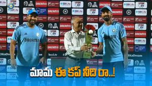 IND vs AUS: ట్రోఫీ అందుకోవడానికి ఇష్టపడని రోహిత్ శర్మ (వీడియో)